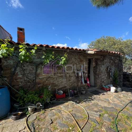 Quinta Rural com Recursos Naturais e Potencial Agrícola – A Apenas 200m da Fronteira com Espanha