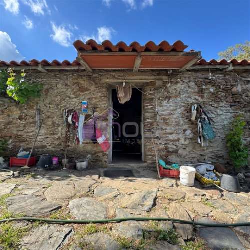 Quinta Rural com Recursos Naturais e Potencial Agrícola – A Apenas 200m da Fronteira com Espanha