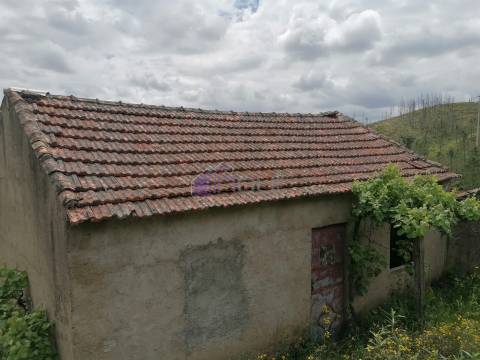 Casa de Aldeia Encantadora Junto ao Rio – Refúgio na Serra a 25km da Cidade