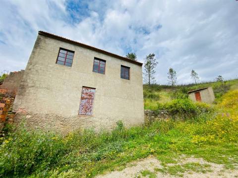 Casa de Aldeia Encantadora Junto ao Rio – Refúgio na Serra a 25km da Cidade