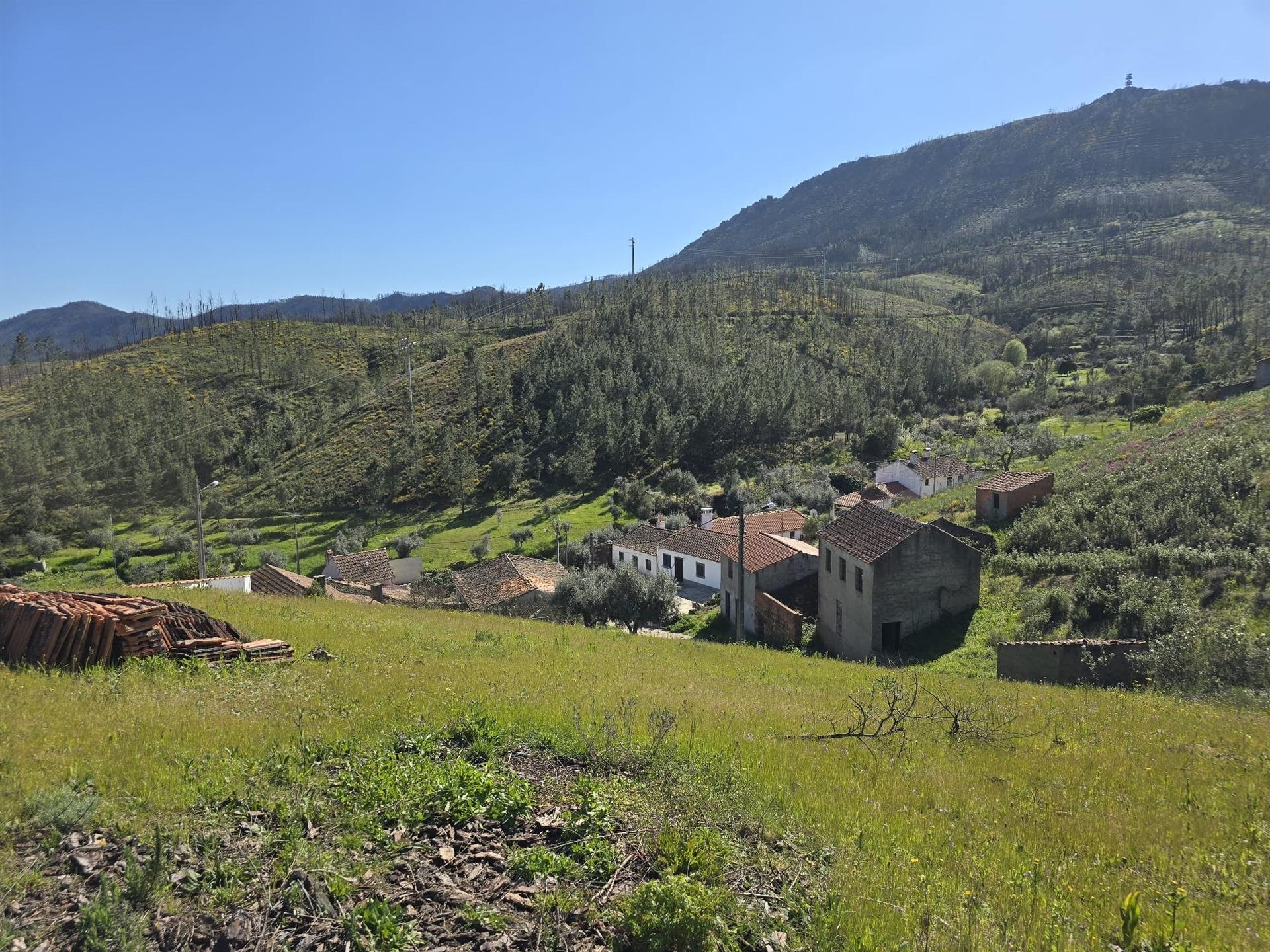 Casa de Aldeia Encantadora Junto ao Rio – Refúgio na Serra a 25km da Cidade