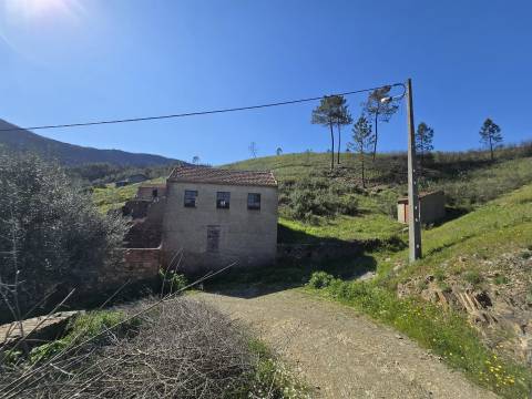 Casa de Aldeia Encantadora Junto ao Rio – Refúgio na Serra a 25km da Cidade