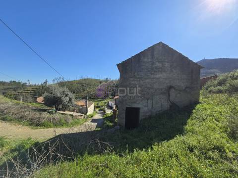 Casa de Aldeia Encantadora Junto ao Rio – Refúgio na Serra a 25km da Cidade