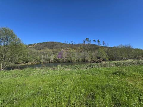 Casa de Aldeia Encantadora Junto ao Rio – Refúgio na Serra a 25km da Cidade