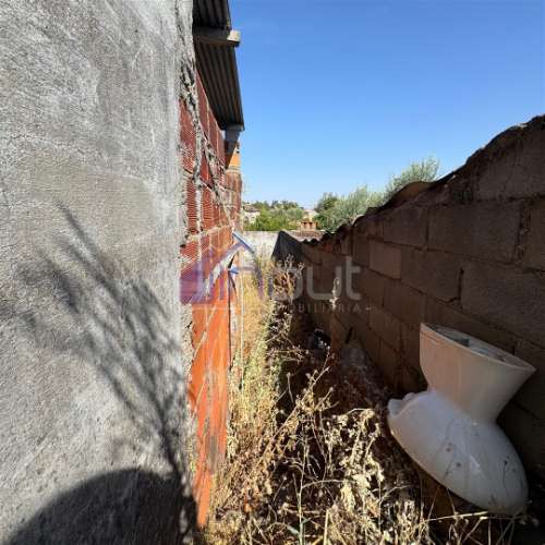 Moradia em Xisto para Restaurar com Quintal – Benquerenças, Castelo Branco | IN OUT Imobiliária