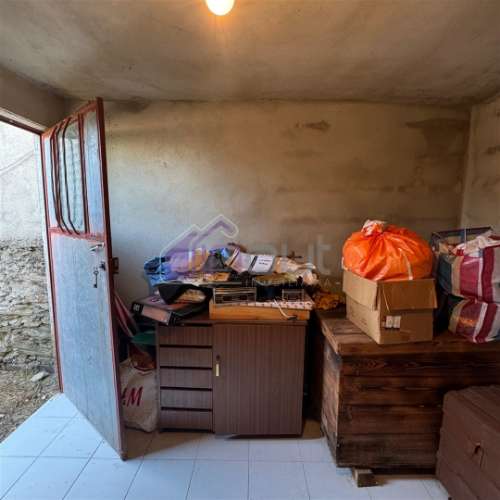 Moradia em Xisto para Restaurar com Quintal – Benquerenças, Castelo Branco | IN OUT Imobiliária