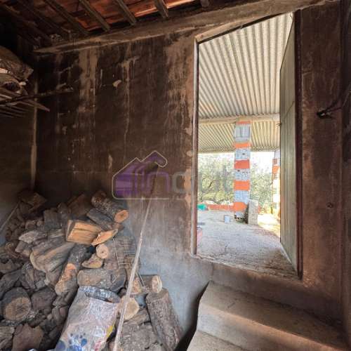 Moradia em Xisto para Restaurar com Quintal – Benquerenças, Castelo Branco | IN OUT Imobiliária