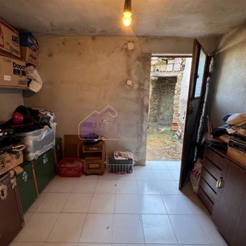 Moradia em Xisto para Restaurar com Quintal – Benquerenças, Castelo Branco | IN OUT Imobiliária