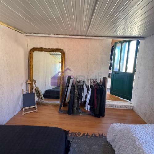 Chalé T2 com Terreno Urbano de 256m² – Refúgio de Tranquilidade Perto de Sarzedas