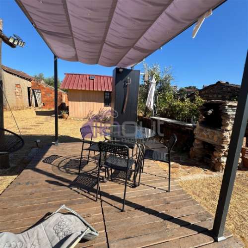 Chalé T2 com Terreno Urbano de 256m² – Refúgio de Tranquilidade Perto de Sarzedas