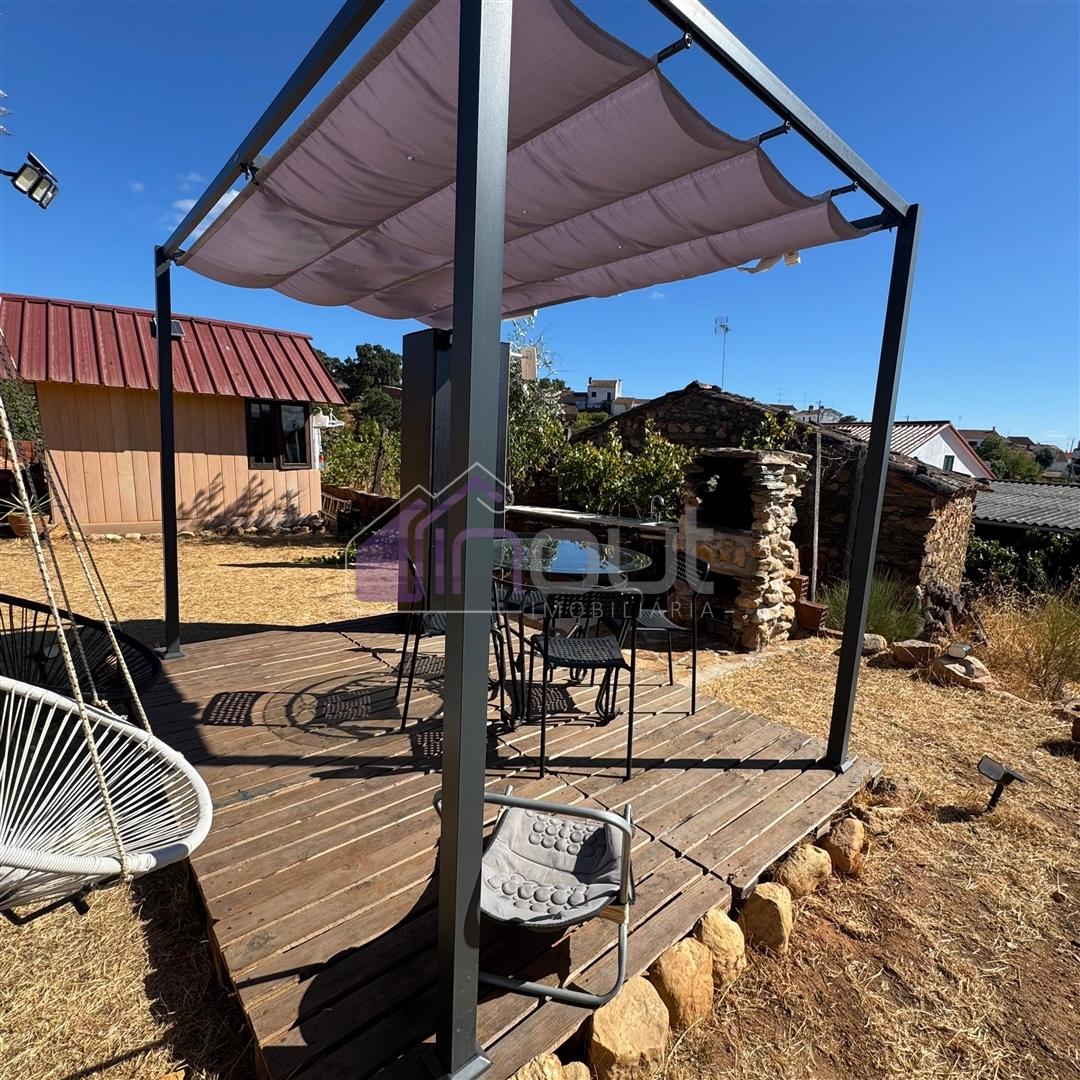 Chalé T2 com Terreno Urbano de 256m² – Refúgio de Tranquilidade Perto de Sarzedas