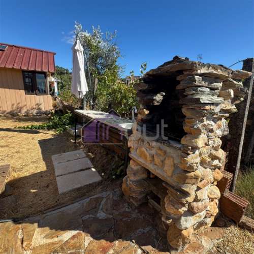 Chalé T2 com Terreno Urbano de 256m² – Refúgio de Tranquilidade Perto de Sarzedas