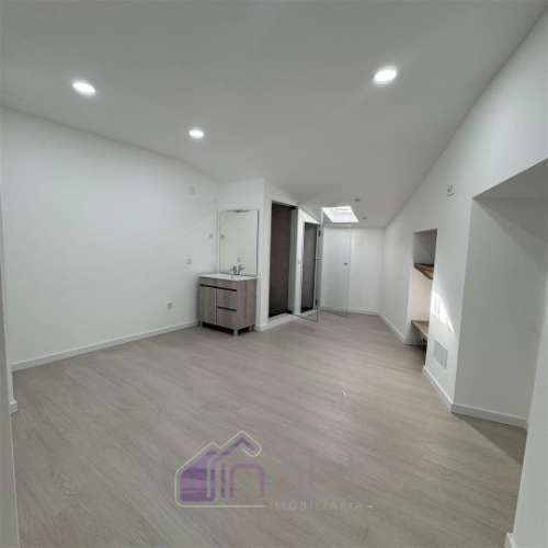 Moradia T1 Renovada no Centro da Aldeia