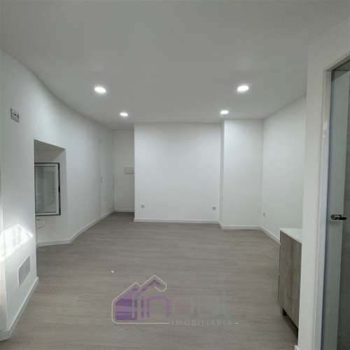 Moradia T1 Renovada no Centro da Aldeia