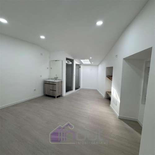 Moradia T1 Renovada no Centro da Aldeia