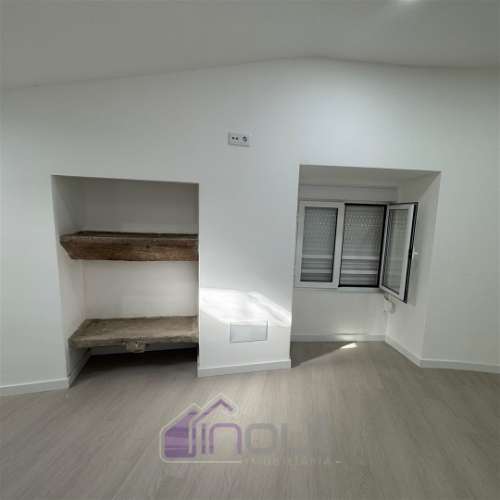 Moradia T1 Renovada no Centro da Aldeia