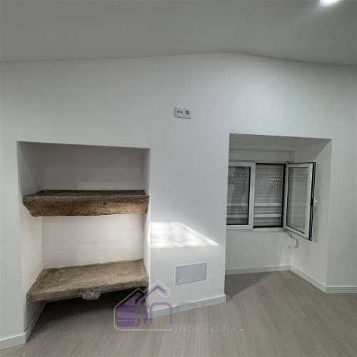 Moradia T1 Renovada no Centro da Aldeia