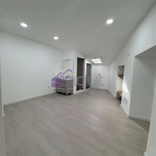 Moradia T1 Renovada no Centro da Aldeia