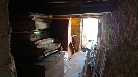 🏡 Moradia para Remodelar em Vale Ferradas – Excelente Oportunidade