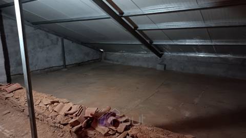 🏡 Moradia para Remodelar em Vale Ferradas – Excelente Oportunidade