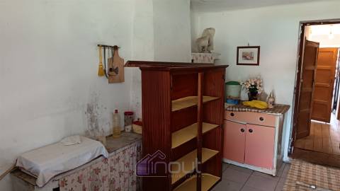 🏡 Moradia para Remodelar em Vale Ferradas – Excelente Oportunidade