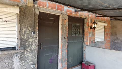 🏡 Moradia para Remodelar em Vale Ferradas – Excelente Oportunidade