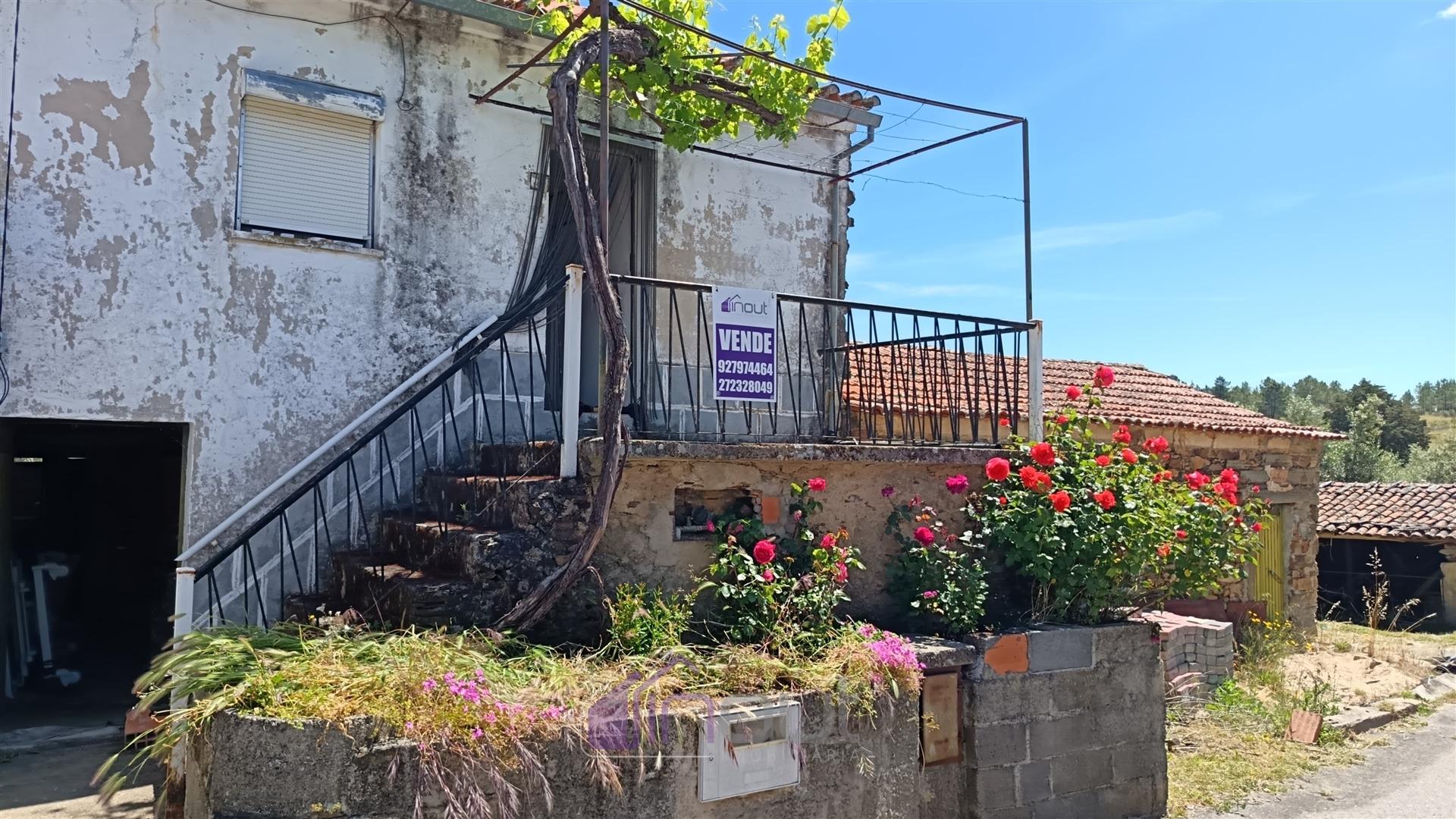 🏡 Moradia para Remodelar em Vale Ferradas – Excelente Oportunidade