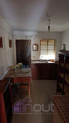 🏡 Moradia para Remodelar em Vale Ferradas – Excelente Oportunidade