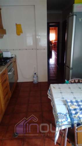 🏡 Moradia para Remodelar em Vale Ferradas – Excelente Oportunidade