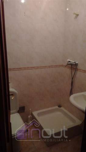 🏡 Moradia para Remodelar em Vale Ferradas – Excelente Oportunidade