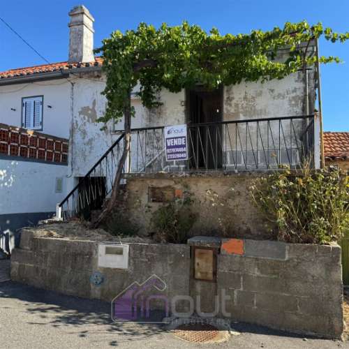 🏡 Moradia para Remodelar em Vale Ferradas – Excelente Oportunidade