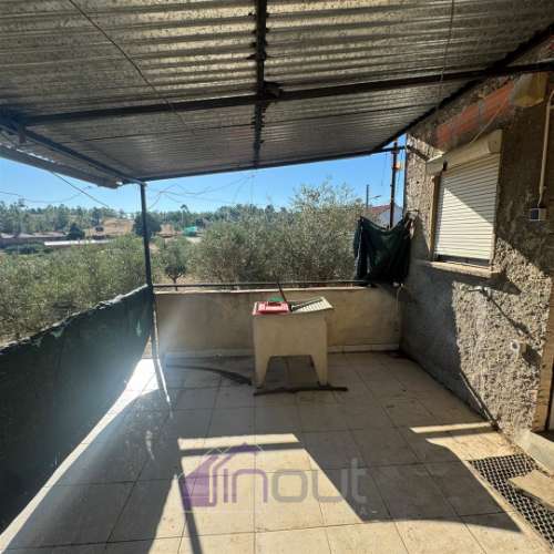 🏡 Moradia para Remodelar em Vale Ferradas – Excelente Oportunidade