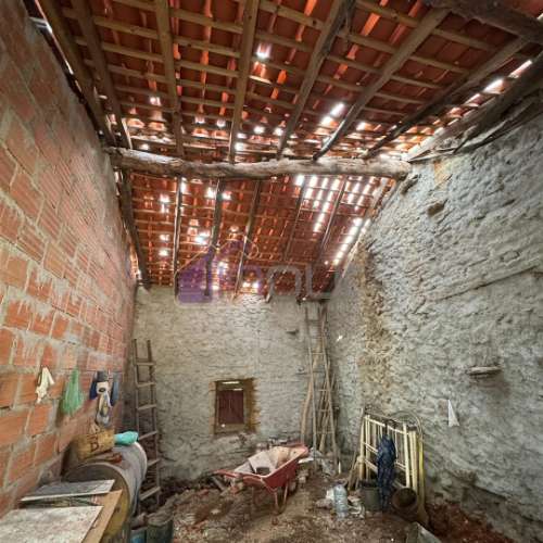 Ruína com Potencial para Reconstrução em Sarzedas – 24 m²