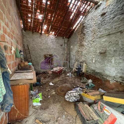 Ruína com Potencial para Reconstrução em Sarzedas – 24 m²
