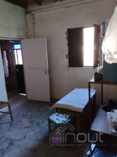 Propriedade única com duas casas, anexos e vistas deslumbrantes sobre as Serras da Gardunha e Estrel