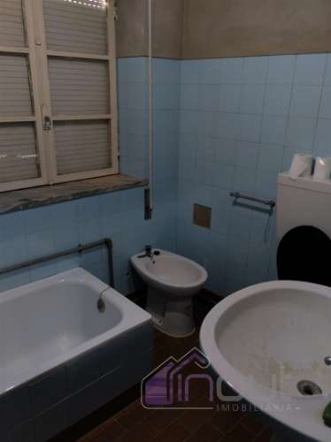 Propriedade única com duas casas, anexos e vistas deslumbrantes sobre as Serras da Gardunha e Estrel