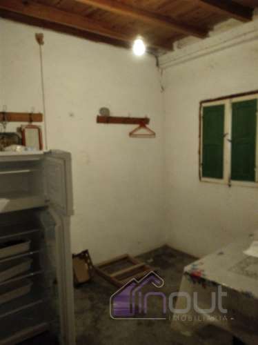 Propriedade única com duas casas, anexos e vistas deslumbrantes sobre as Serras da Gardunha e Estrel