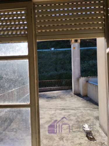 Propriedade única com duas casas, anexos e vistas deslumbrantes sobre as Serras da Gardunha e Estrel