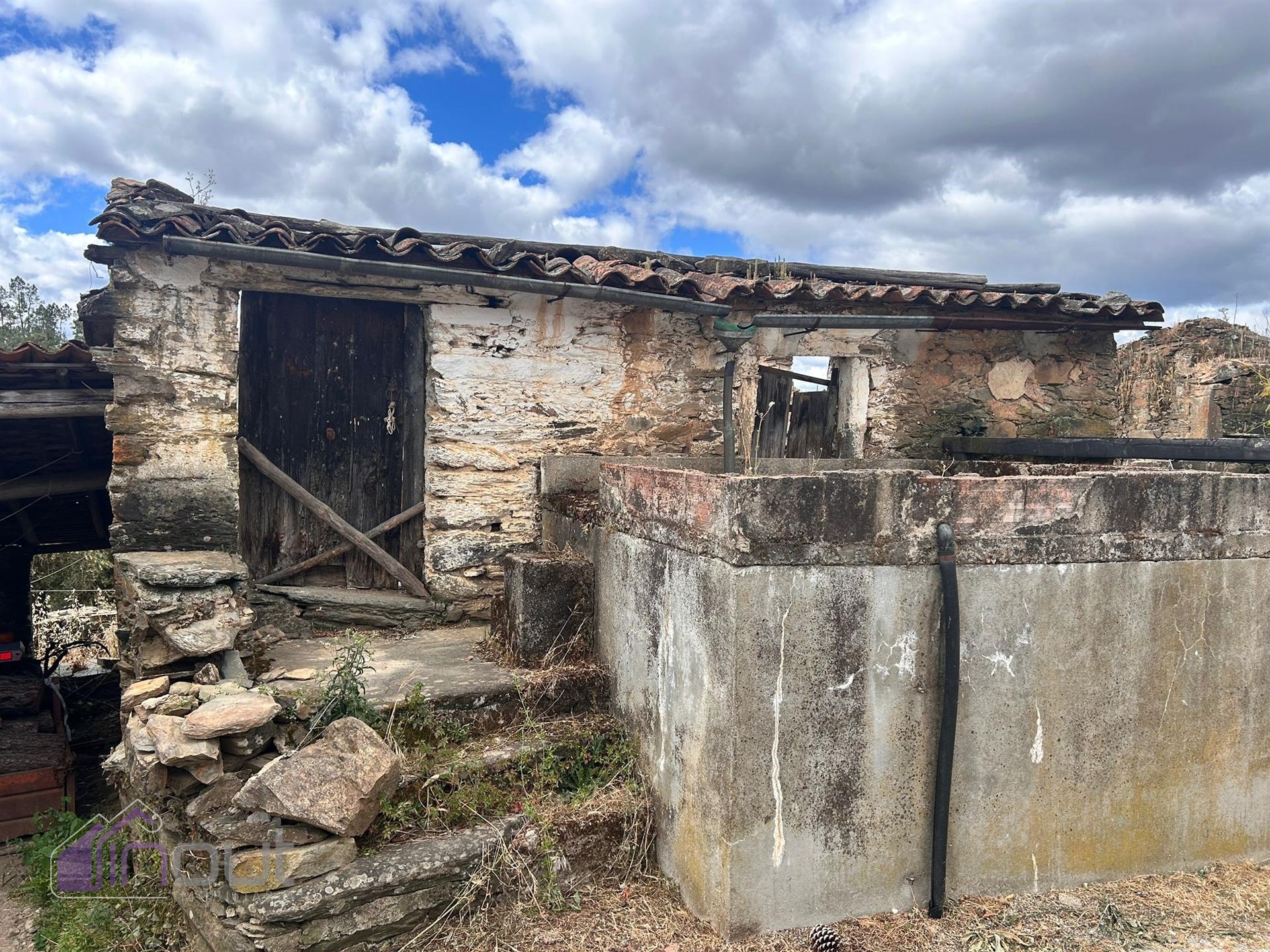 Moradia para Restaurar T5 Venda em Santo André das Tojeiras,Castelo Branco