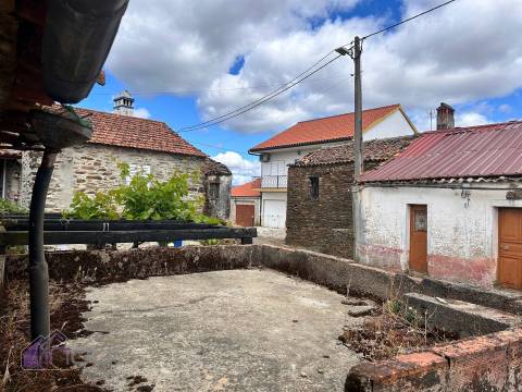 Moradia para Restaurar T5 Venda em Santo André das Tojeiras,Castelo Branco