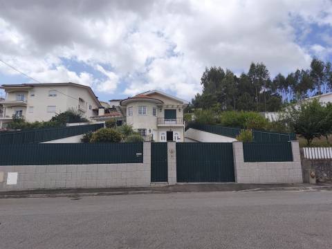 Moradia T4 Venda em Oliveira de Azeméis, Santiago de Riba-Ul, Ul, Macinhata da Seixa e Madail,Oliveira de Azeméis