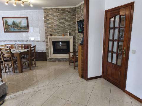 Moradia T4 Venda em Oliveira de Azeméis, Santiago de Riba-Ul, Ul, Macinhata da Seixa e Madail,Oliveira de Azeméis