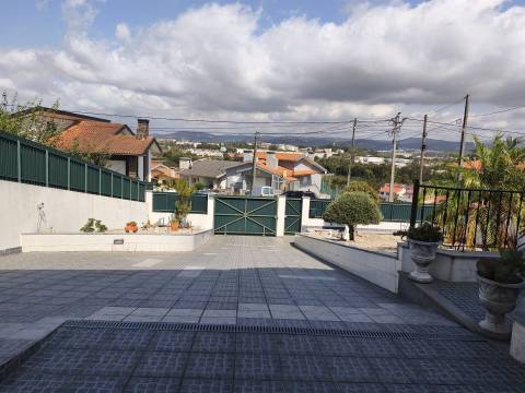 Moradia T4 Venda em Oliveira de Azeméis, Santiago de Riba-Ul, Ul, Macinhata da Seixa e Madail,Oliveira de Azeméis