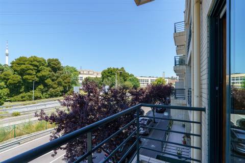 Apartamento T3 * Garagem Box * Sto Ovídio