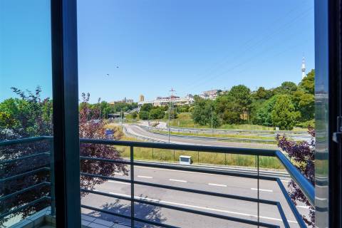 Apartamento T3 * Garagem Box * Sto Ovídio