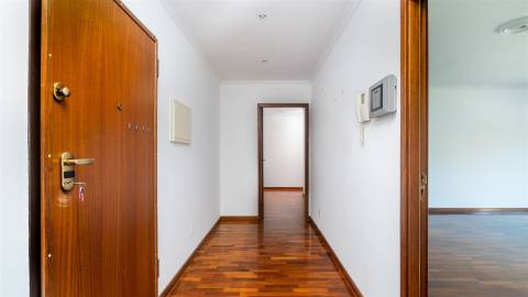 Apartamento T3 * Garagem Box * Sto Ovídio