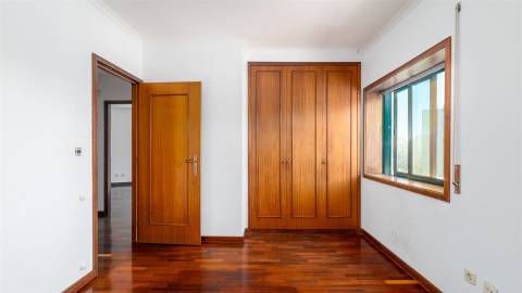 Apartamento T3 * Garagem Box * Sto Ovídio