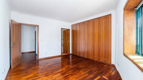 Apartamento T3 * Garagem Box * Sto Ovídio
