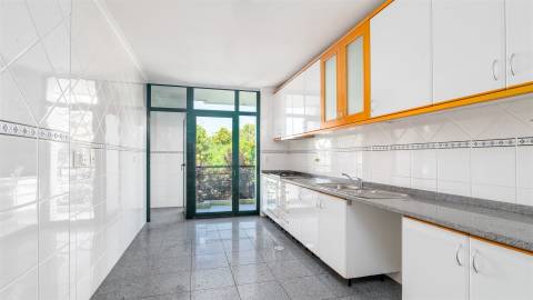 Apartamento T3 * Garagem Box * Sto Ovídio