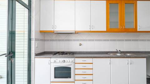 Apartamento T3 * Garagem Box * Sto Ovídio